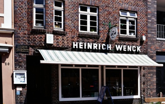 fassade abgeschnitten